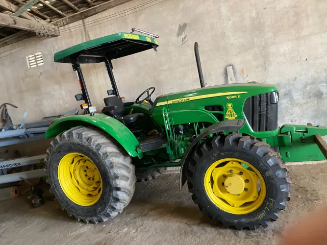 Trator Jhon Deere 5085