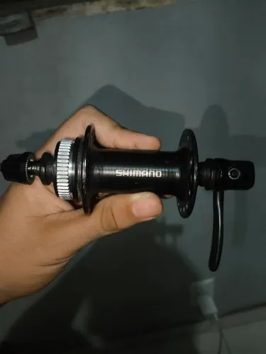 Cubo dianteiro Shimano QC300