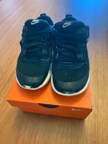 Tênis Nike infantil/ número 28