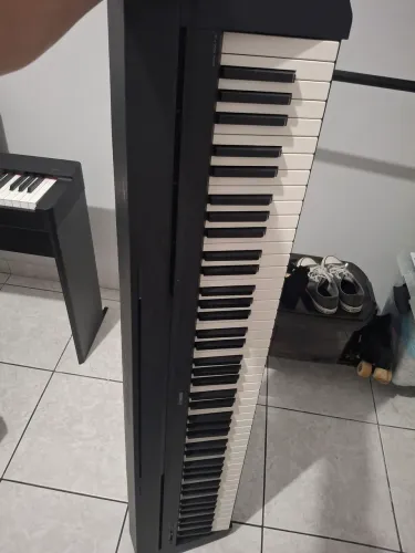 Piano Digital Yamaha P-35 - Não funciona / Para peças - R$ 1.000