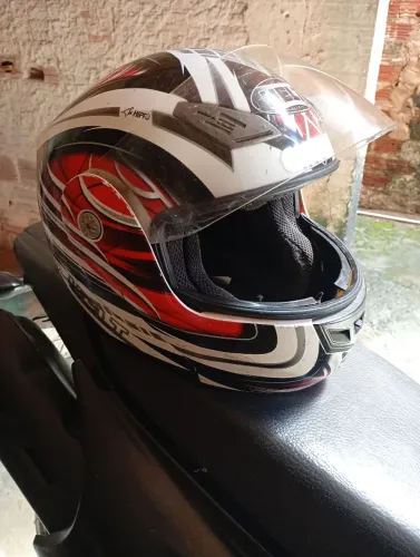 Capacete articulado usado $90