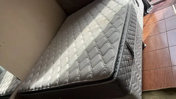 Cama box Queen. (Entrego)