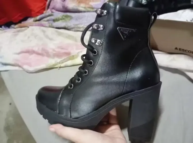 Coturno feminino