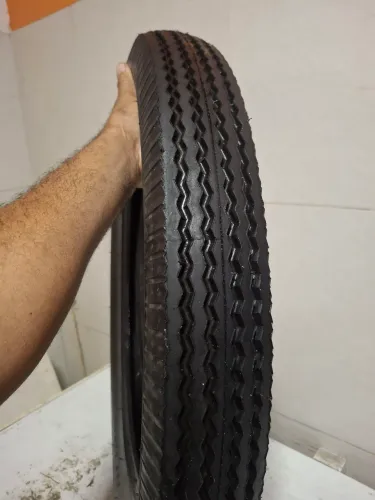 E pneus de charrete zero nunca usado