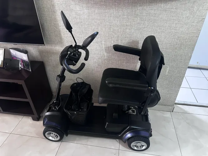 Scooter elétrica portátil para idosos - ONE