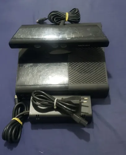 XBOX 360 Super Slim + Kinect