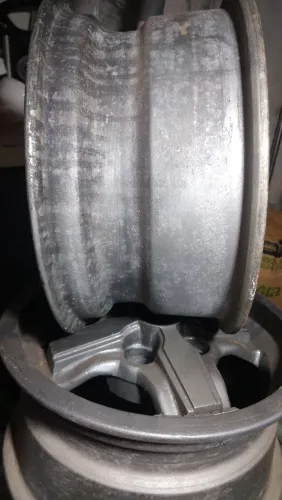 Roda cruz de malta aro 13 de época 4 furos gm