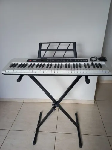 Teclado musical Kobe kb 150 + Suportes