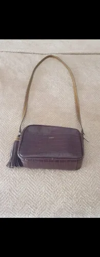 Bolsa transversal Arezzo cor uva 