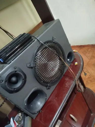 Vende -se uma Caixa de som