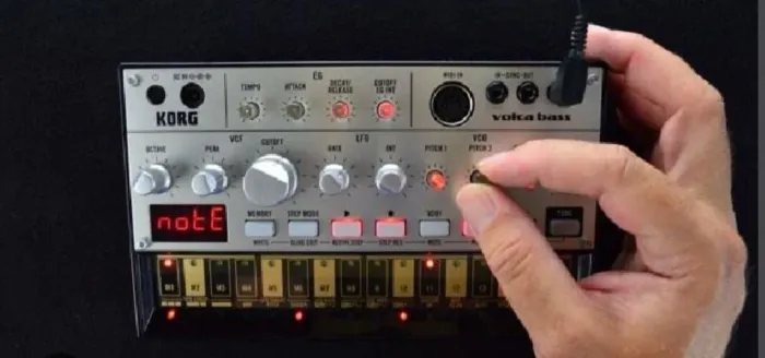 KORG Volca Bass - na caixa