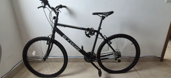 Bicicleta B TWIN 100 Ótimo Estado