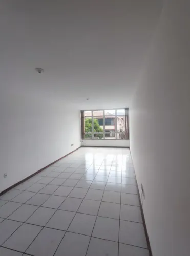 Excelente sala a partir de 45m², a meia quadra da Assis Brasil