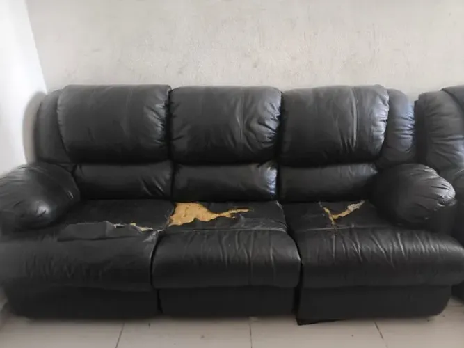 Sofá Plenitude 3 lugares Couro - Usado