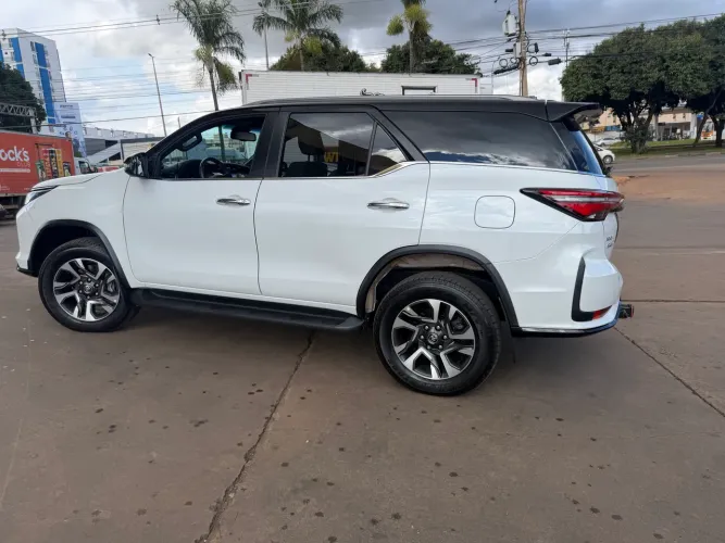 Toyota Hilux SW4 Diamond 2.8 TB 4X4 Die. Aut. 2023