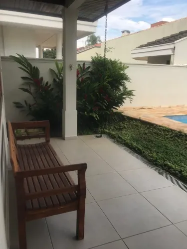 Jardim das Colinas - SJC - Casa de Alto Padrão com 4 Suítes, Piscina, Espaço Gourmet.