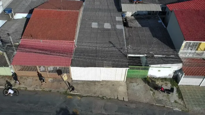 Casa de 3 quartos, 1 suíte, sala , cozinha, banheiro com casa Lateral . Riacho Fundo I