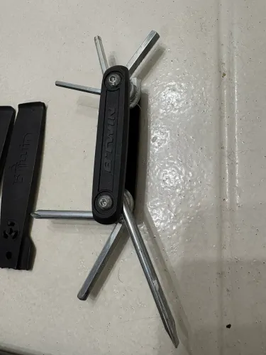 Kit para Bicicleta Btwin: Bomba + Multiferramenta + Espátulas