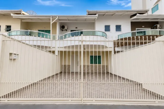 Sobrado para venda em Santa Regina com 3 quartos, sendo 1 suíte, 98m²