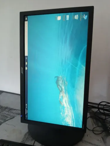 Monitor de 20 polegadas tela Led Seminovo função Vertical e Horizontall