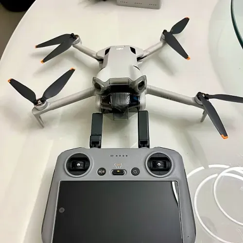 Drone DJI Mini 4 Pro Fly More Combo Plus + RC 2 (3 baterias)