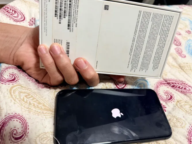 iPhone 11 128Gb com acessórios 