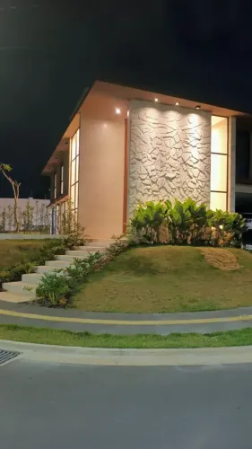 SOBRADO ALTO PADRÃO JARDINS SEVILHA LOTE DE 675 METROS PORCELANATO ILUMINAÇÃO LED PISCINA