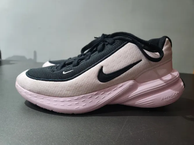 Nike uplift SC feminino preto com rosa