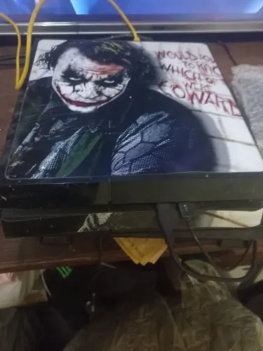 PS4 FAT,1 controle e 10 mídias físicas,barato pra sair hoje