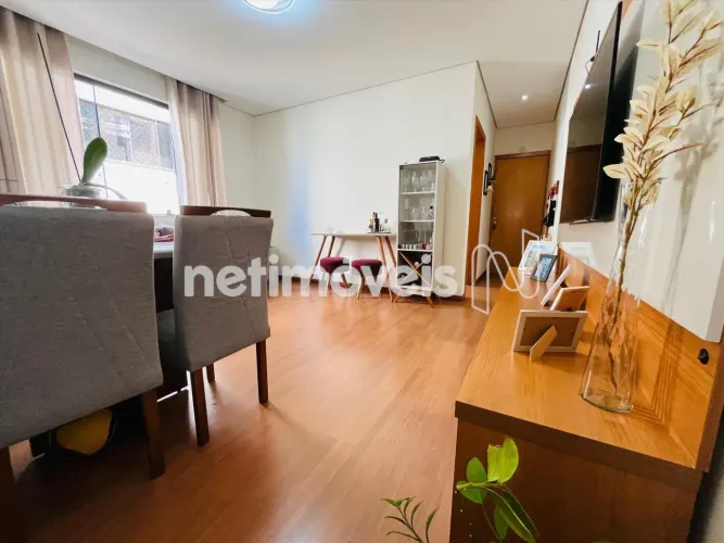 Apartamento de 02 quartos no Castelo com vista para fazenda da Serra, em ponto nobre do Ca