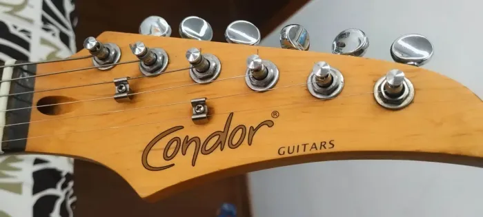 Vendo Guitarra e Cubo Condor