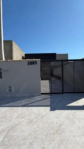 Linda casa com Piscina no Parque Dez de Novembro - Contrato em Cartório.