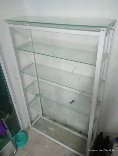 Vende-se sapateira/estante de vidro