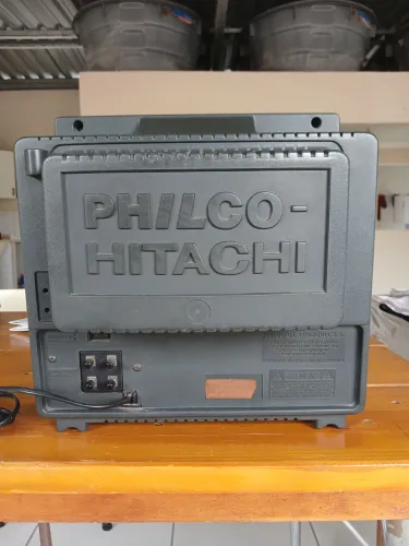 TV PHILCO - HITACHI 14 " (tubo) c/controle remoto . Obs: funciona tudo e em ótimo estado.
