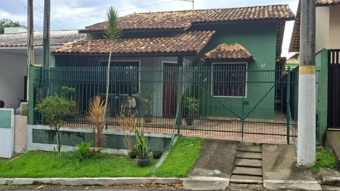 Julia Deberg Casa Linear em Condomínio no Arsenal