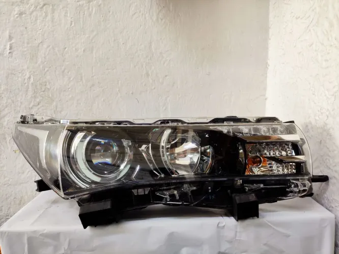 Farol Toyota Corolla 2015/2017, lado direito, Led, com projetor, Original