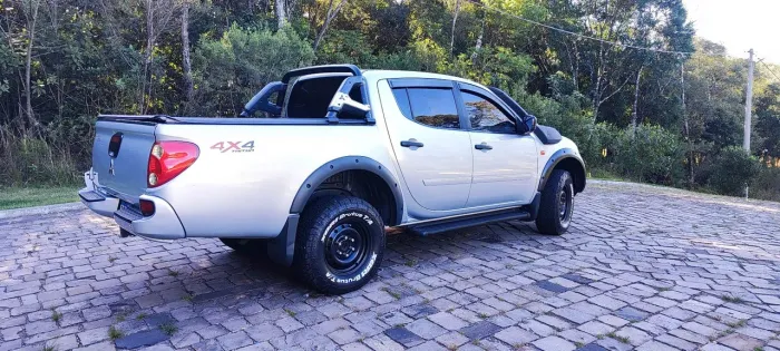 Mitsubishi L200 Triton GLS 3.2 CD TB Int.diesel MEC 2013