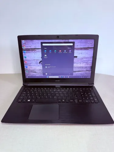 Notebook Acer i3 de 6ª geração com 8 GB de memória RAM e SSD