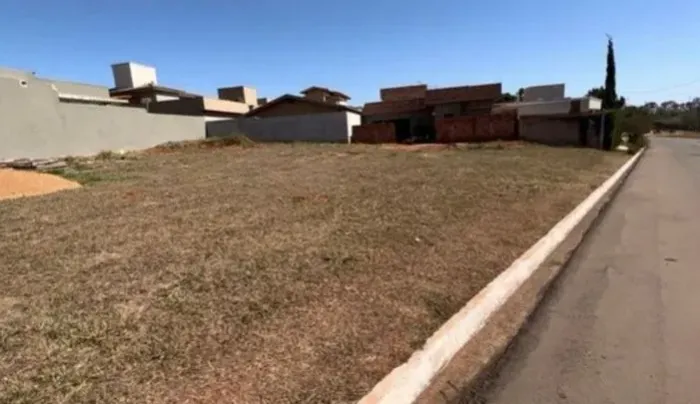 Terreno a venda no condomínio Recanto do Lago de 682,09m2