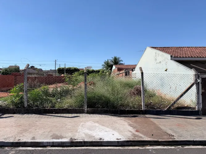 Ótimo terreno localizado na rua Três Fronteiras- 275 mts