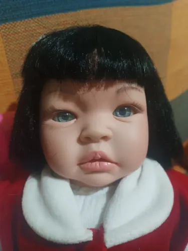 Boneca tipo reborn em ótimas condições 