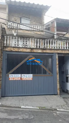 Casa com 3 quartos e 3 vagas de garagem.