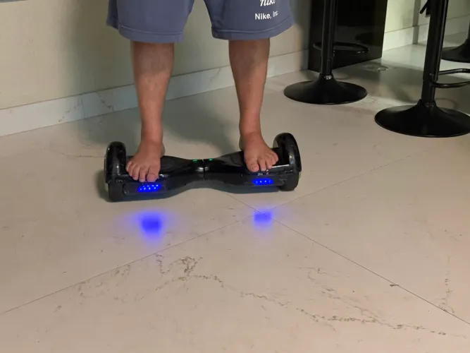 Hoverboard Elétrico com luzes e som Bluetooth 