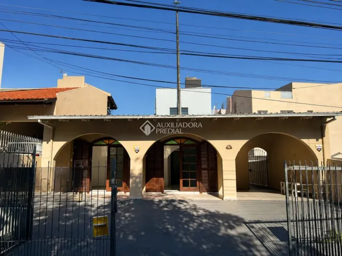 Casa com 3 Quartos e 5 banheiros na Trindade próx. a UFSC e HU