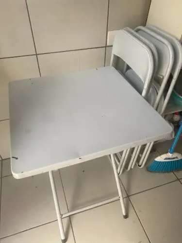 Conjunto mesa + 4 cadeiras ferro