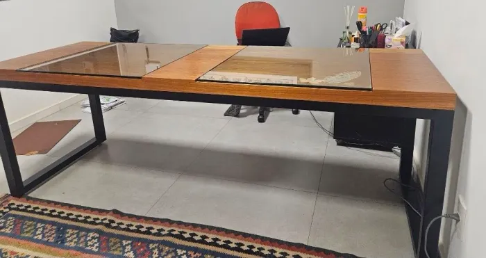 Mesa escritório freijo com pes metalon seminova
