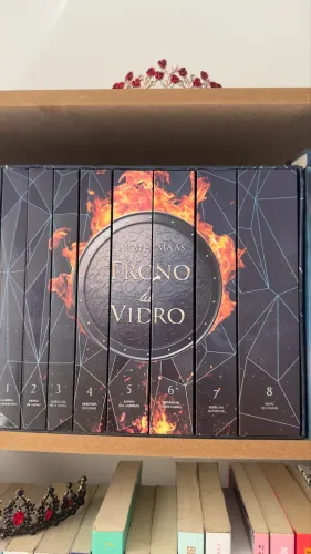 Box trono de vidro com marca página e pôster