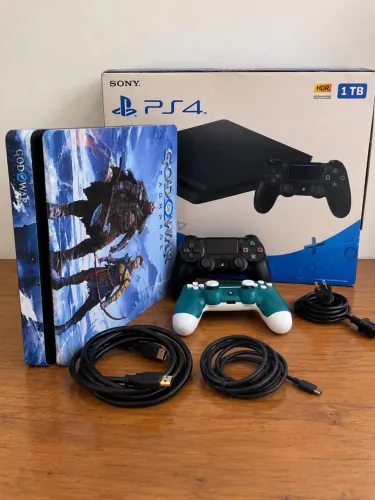 PS4 Slim 1TB + 2 Controles + 4 Jogos + Caixa Completo