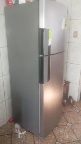Vendo geladeira em perfeito estado de uso 3 meses de uso