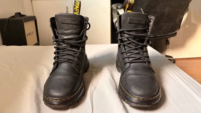 bota dr martens couro preta 42